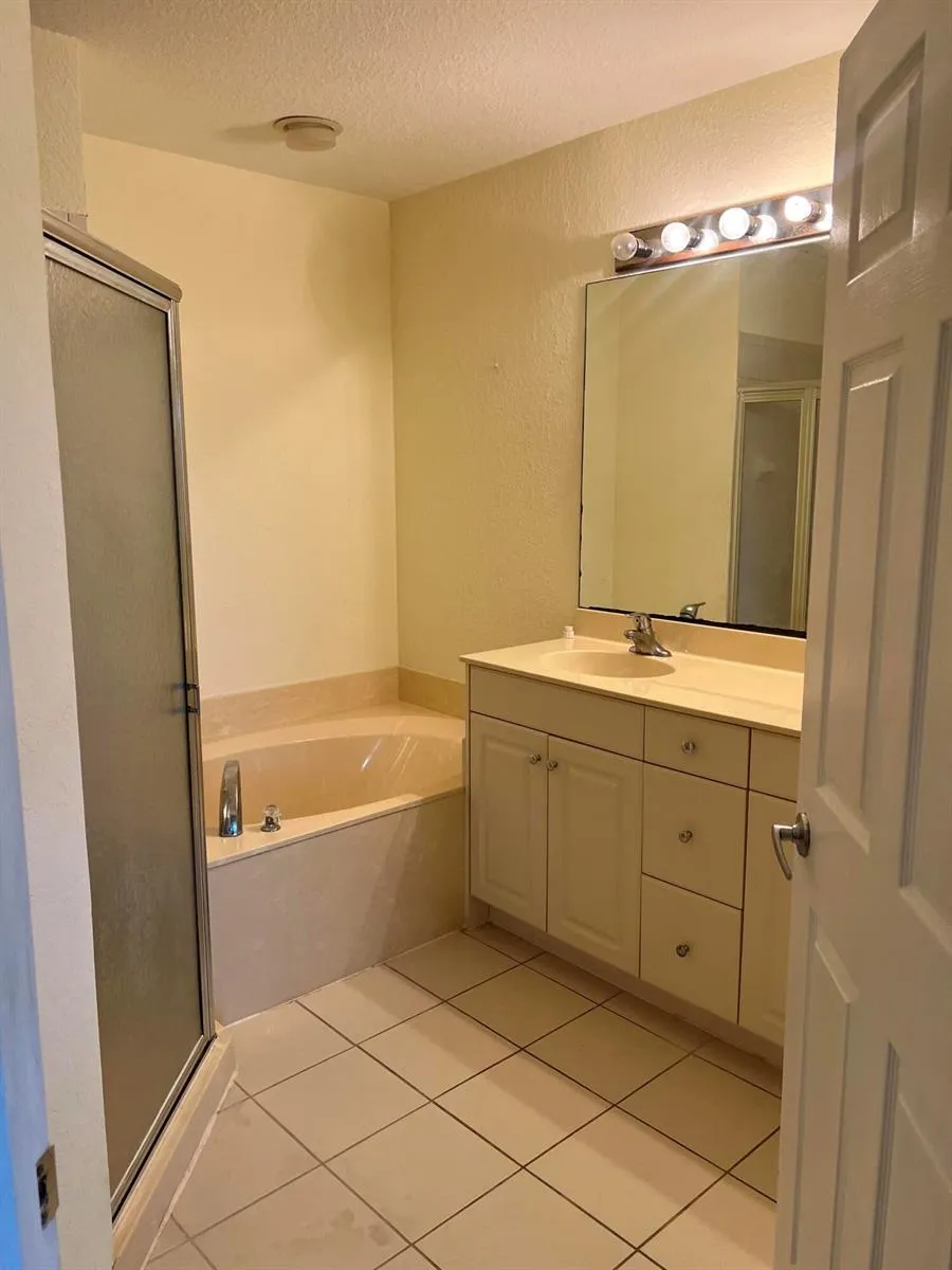 4113 NAPOLI LAKE DRIVE Riviera Beach, FL 33410