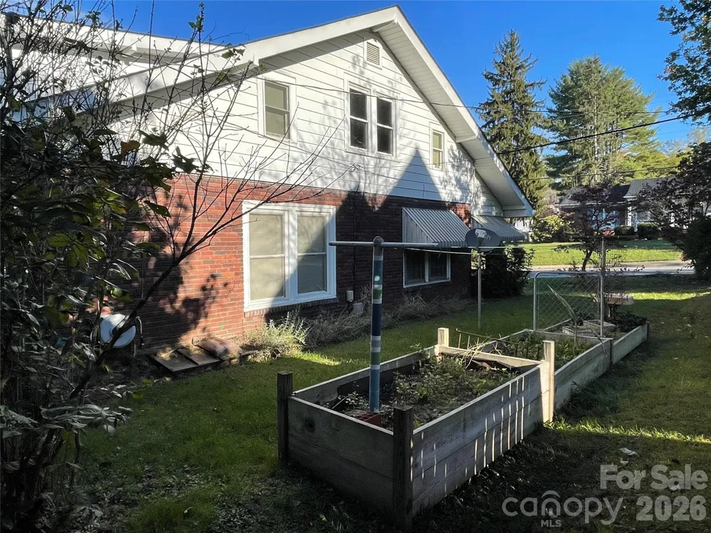 318 Academy Street Canton, NC 28716