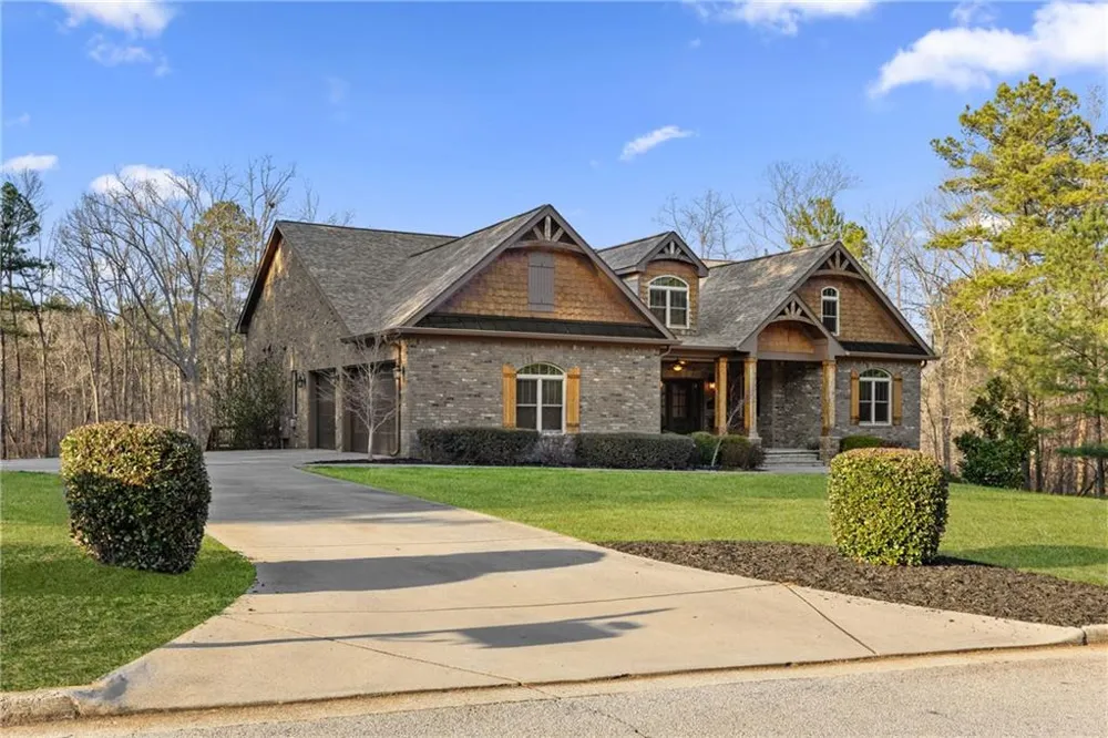 407 Saint Regis Drive Oxford, GA 30054