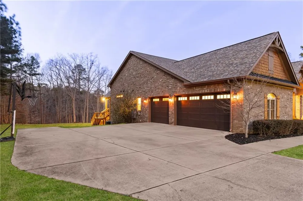 407 Saint Regis Drive Oxford, GA 30054