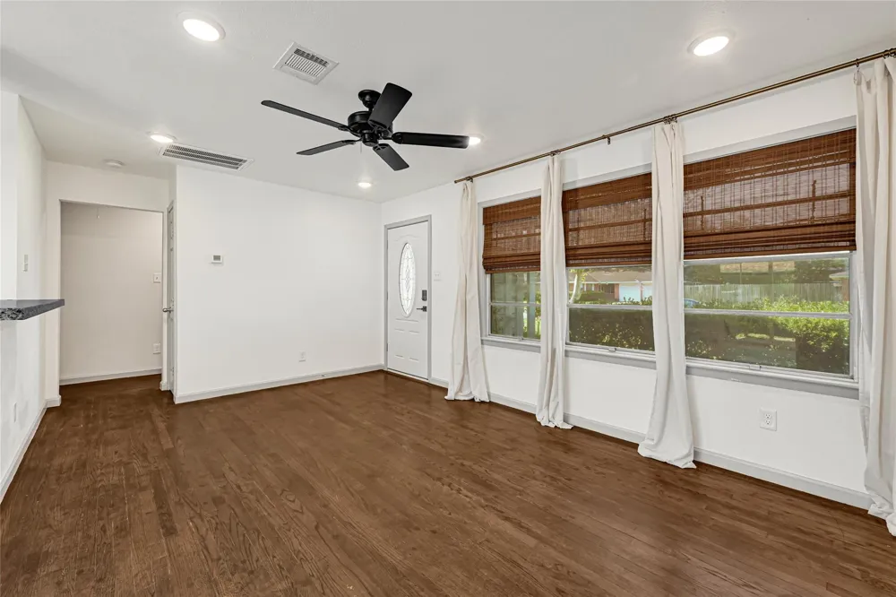 209 W 6th Street Deer Park, TX 77536