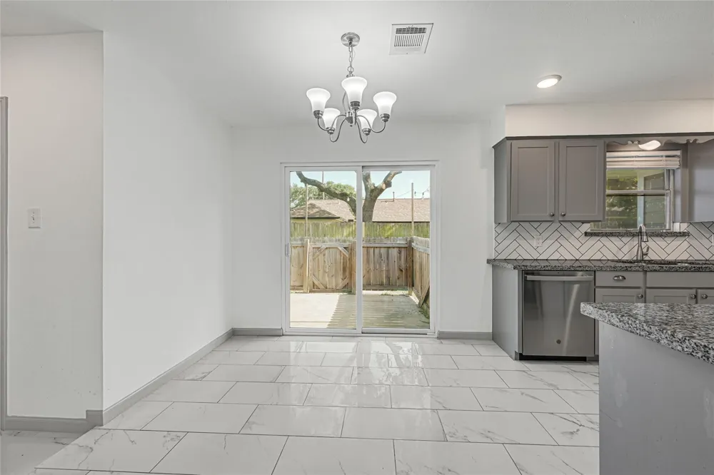 209 W 6th Street Deer Park, TX 77536