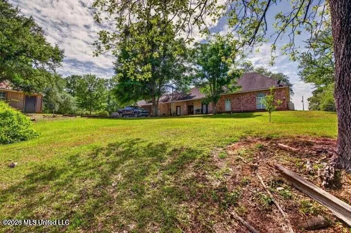 6918 Highway 11 Carriere, MS 39426
