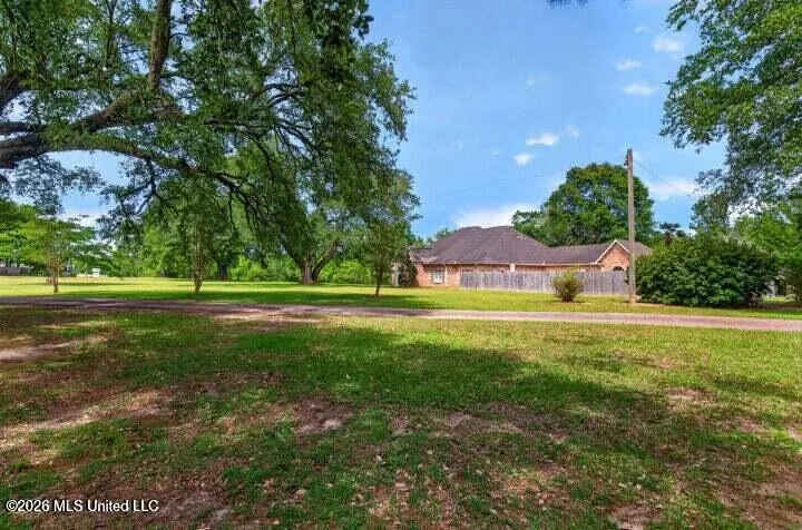 6918 Highway 11 Carriere, MS 39426