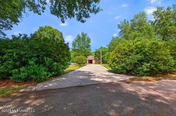 6918 Highway 11 Carriere, MS 39426