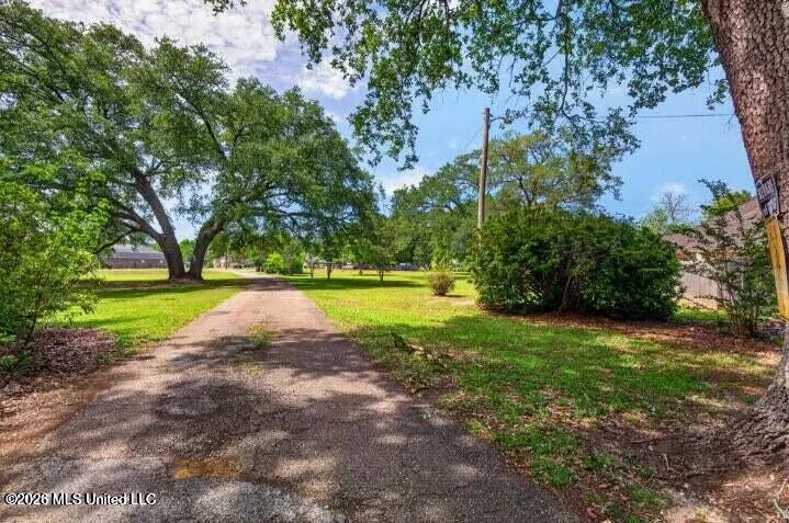 6918 Highway 11 Carriere, MS 39426