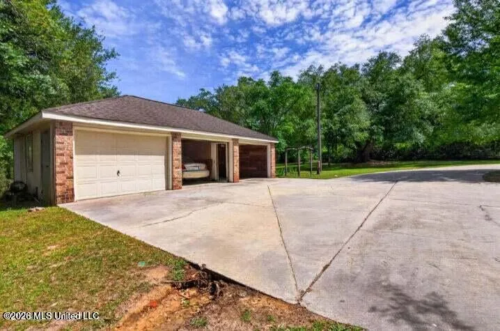 6918 Highway 11 Carriere, MS 39426
