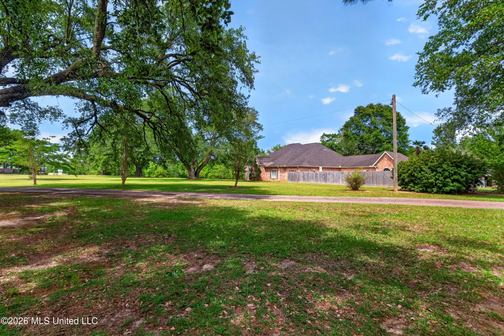6918 Highway 11 Carriere, MS 39426