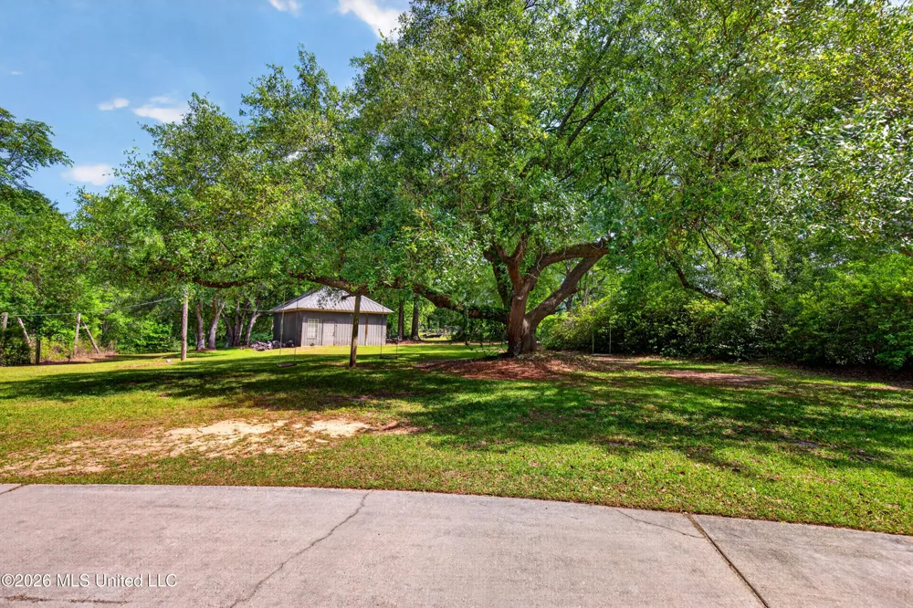 6918 Highway 11 Carriere, MS 39426