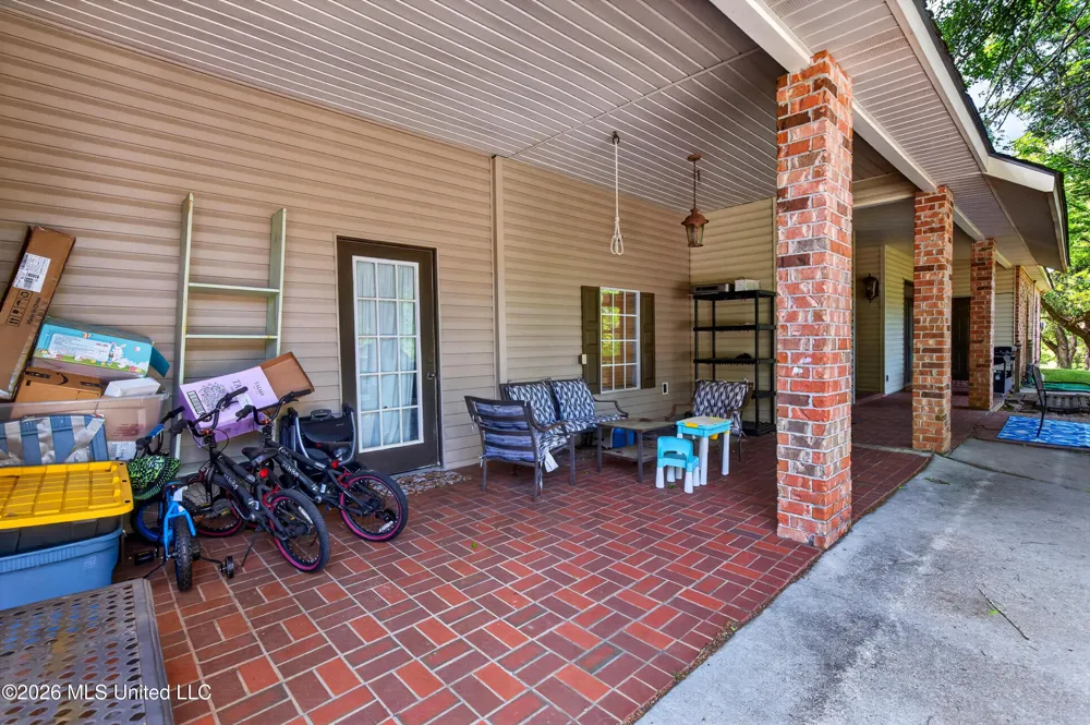 6918 Highway 11 Carriere, MS 39426