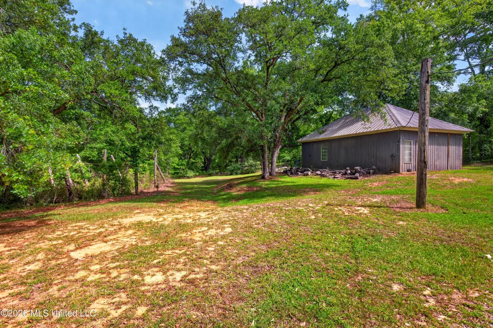 6918 Highway 11 Carriere, MS 39426