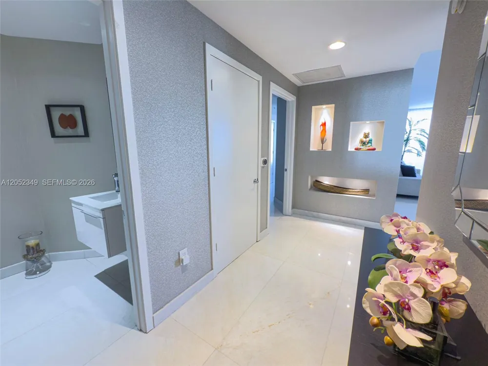 17111 Biscayne Blvd #1705 North Miami Beach, FL 33160