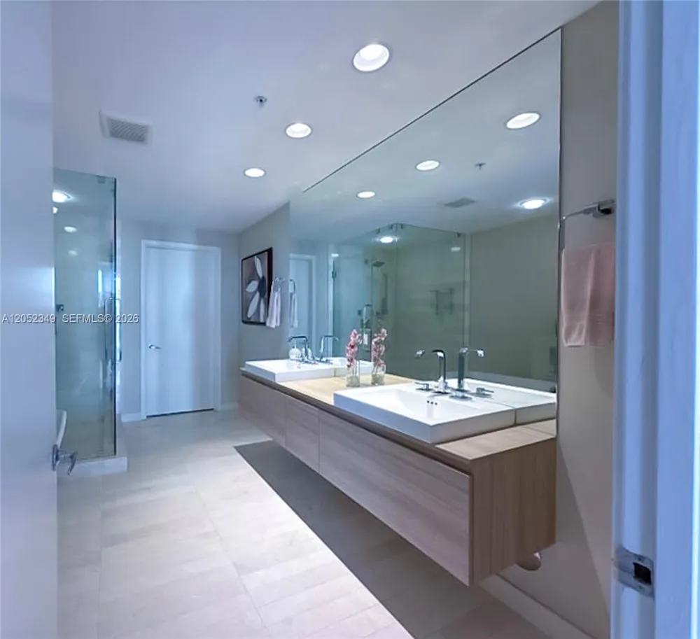 17111 Biscayne Blvd #1705 North Miami Beach, FL 33160