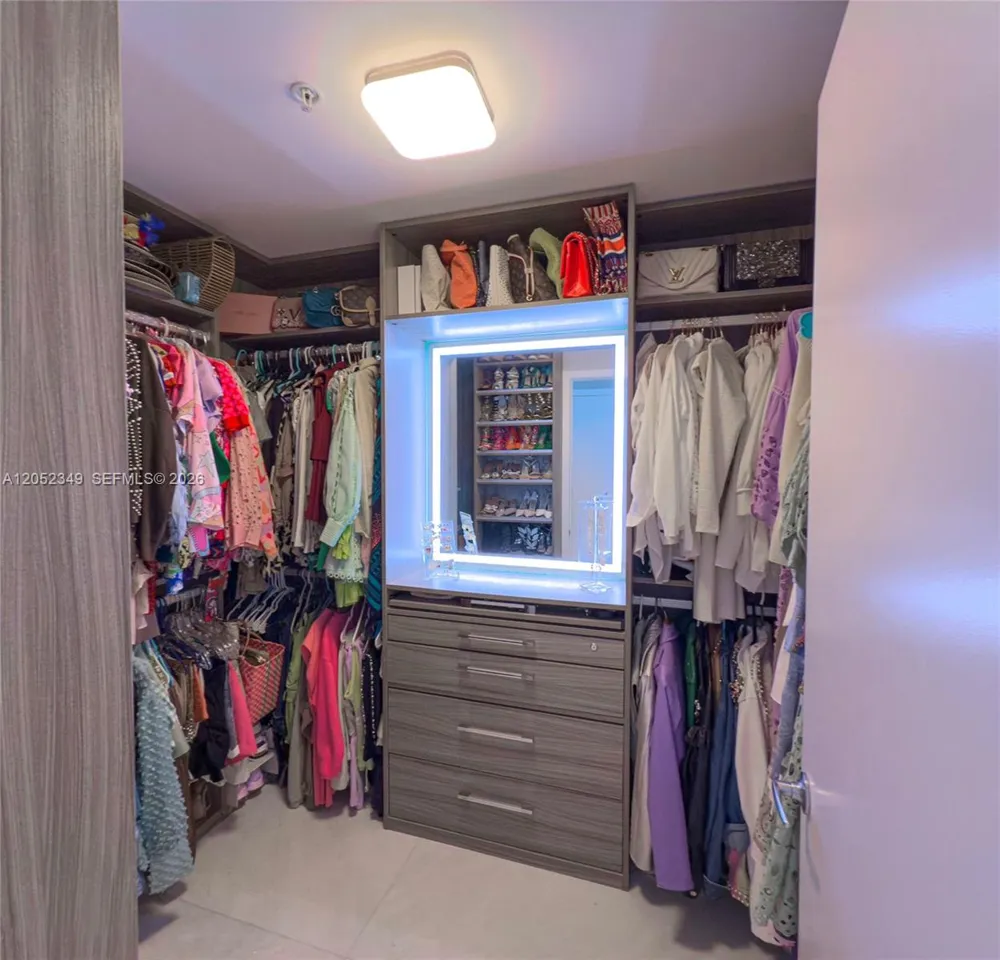 17111 Biscayne Blvd #1705 North Miami Beach, FL 33160