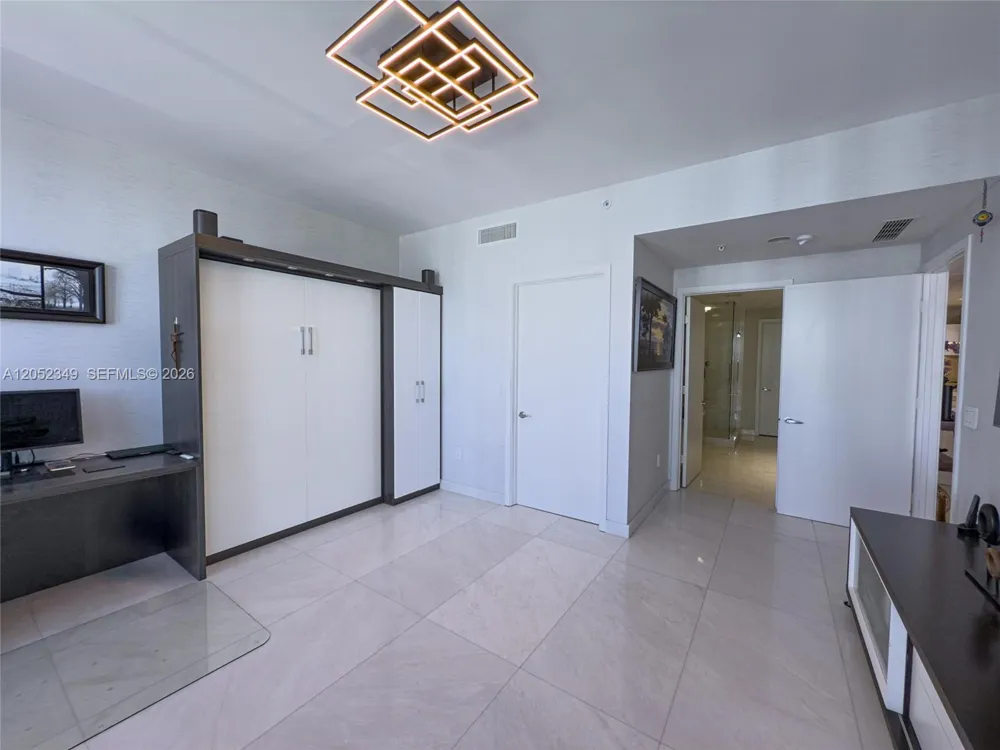 17111 Biscayne Blvd #1705 North Miami Beach, FL 33160