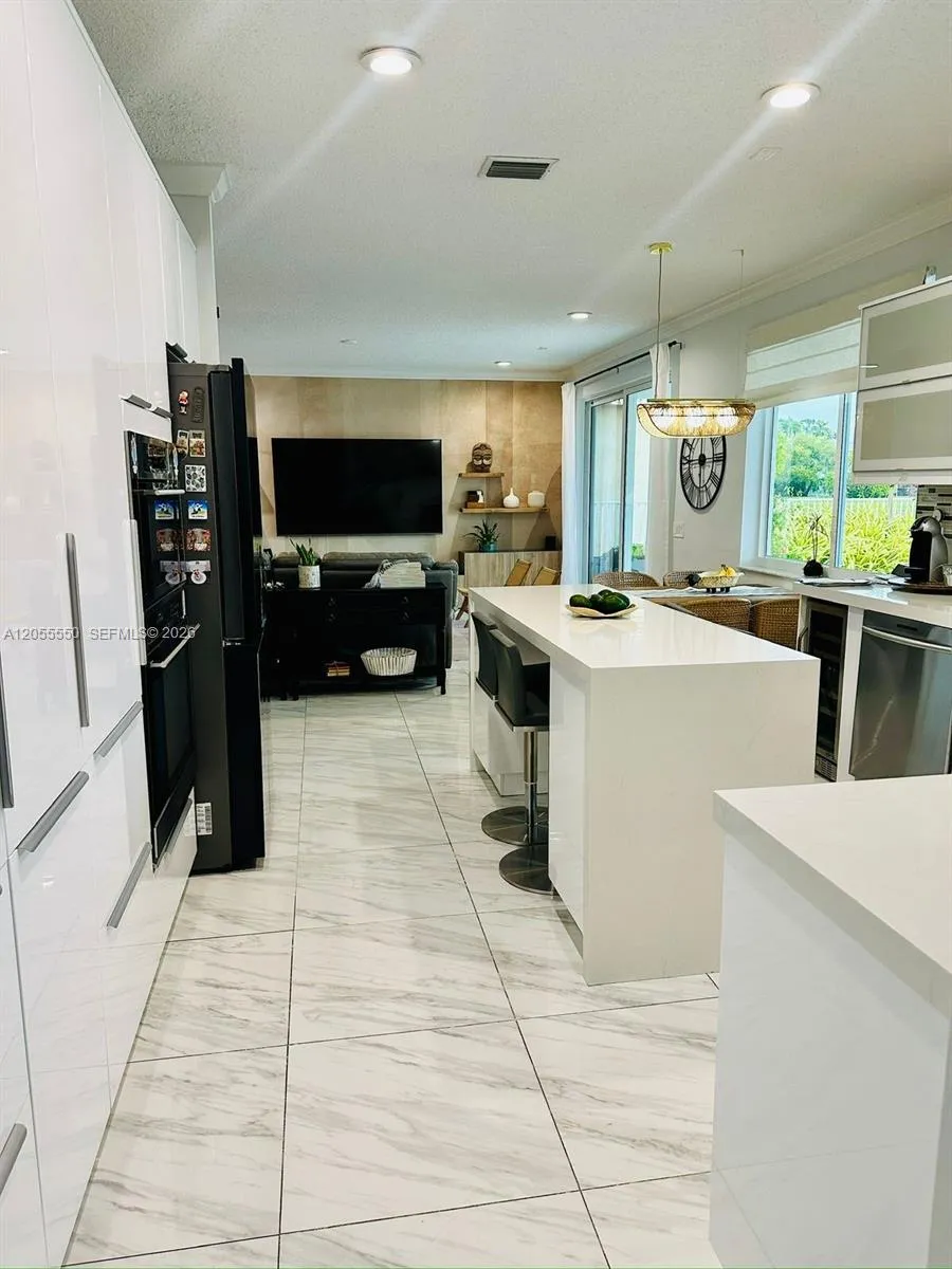 1652 Orchid Bnd Weston, FL 33327