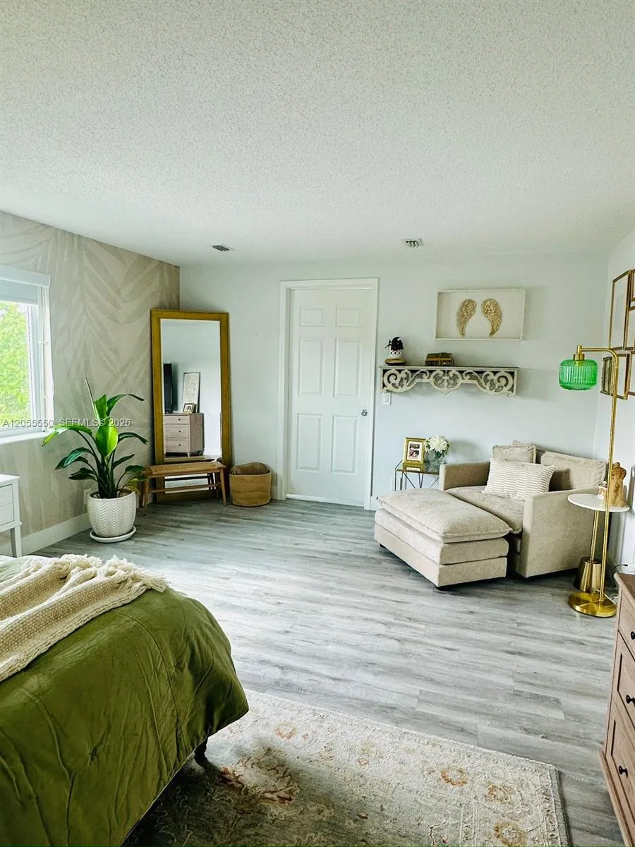 1652 Orchid Bnd Weston, FL 33327