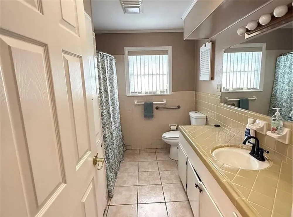 1603 Pena Street Alice, TX 78332