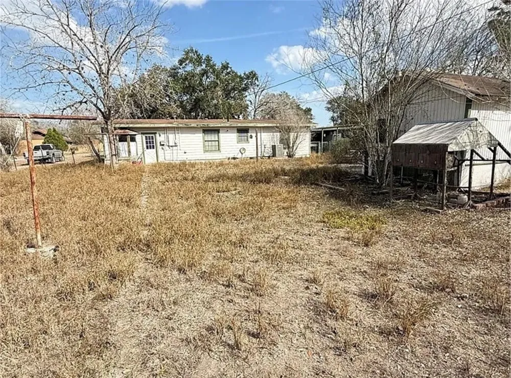 1603 Pena Street Alice, TX 78332