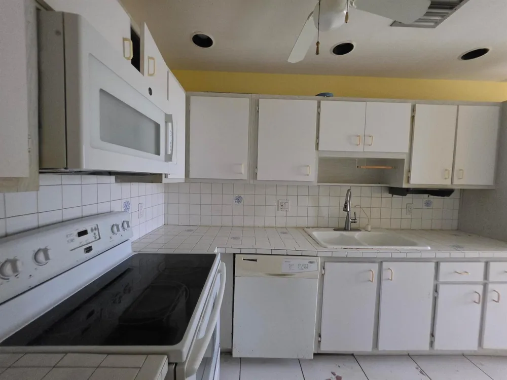 1131 CALAMONDIN TERRACE #101 Delray Beach, FL 33445