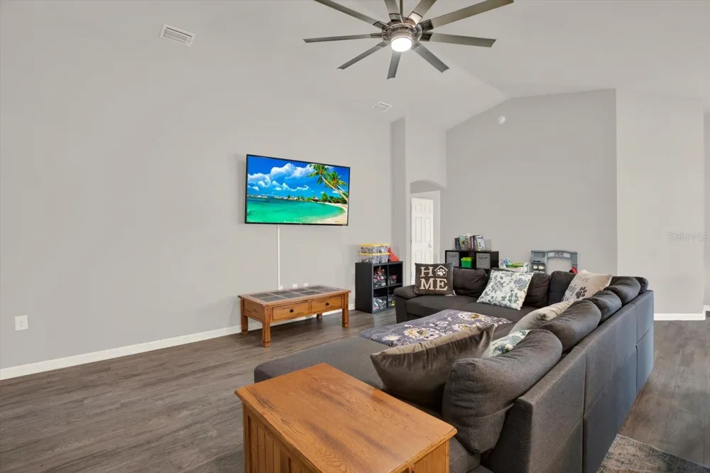 117 EAGLE SUMMIT DRIVE Ruskin, FL 33570