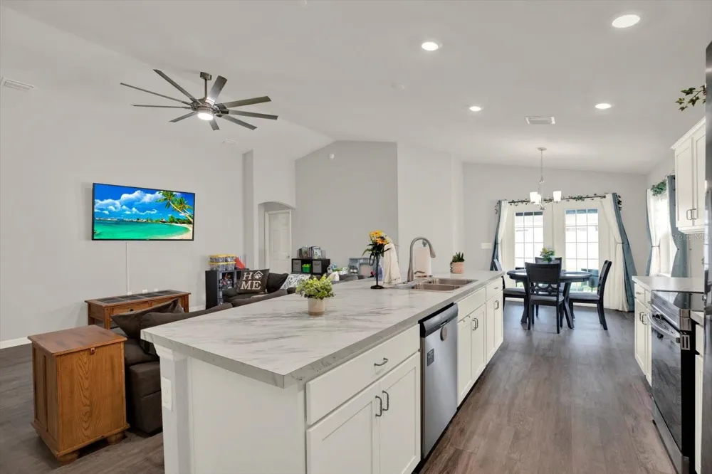 117 EAGLE SUMMIT DRIVE Ruskin, FL 33570