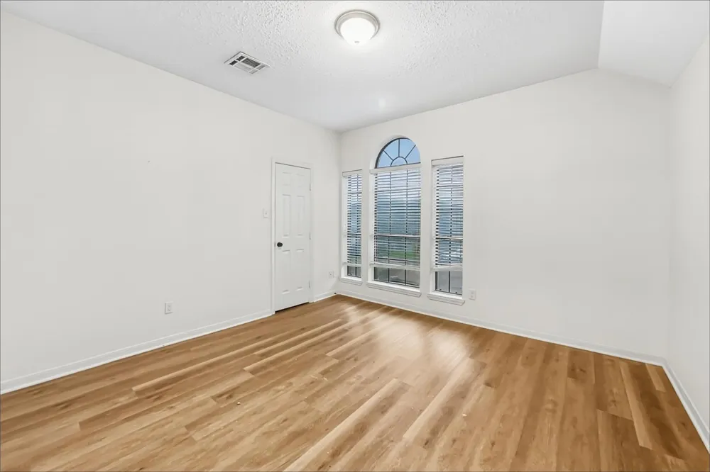 10917 Spruce Drive S La Porte, TX 77571