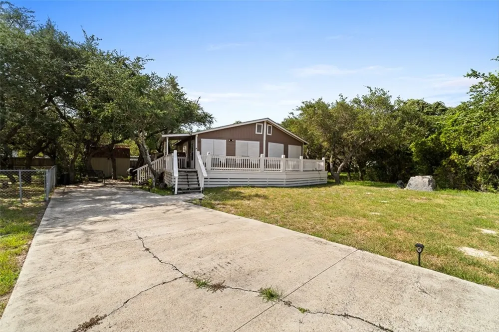 245 Griffith Drive Rockport, TX 78382