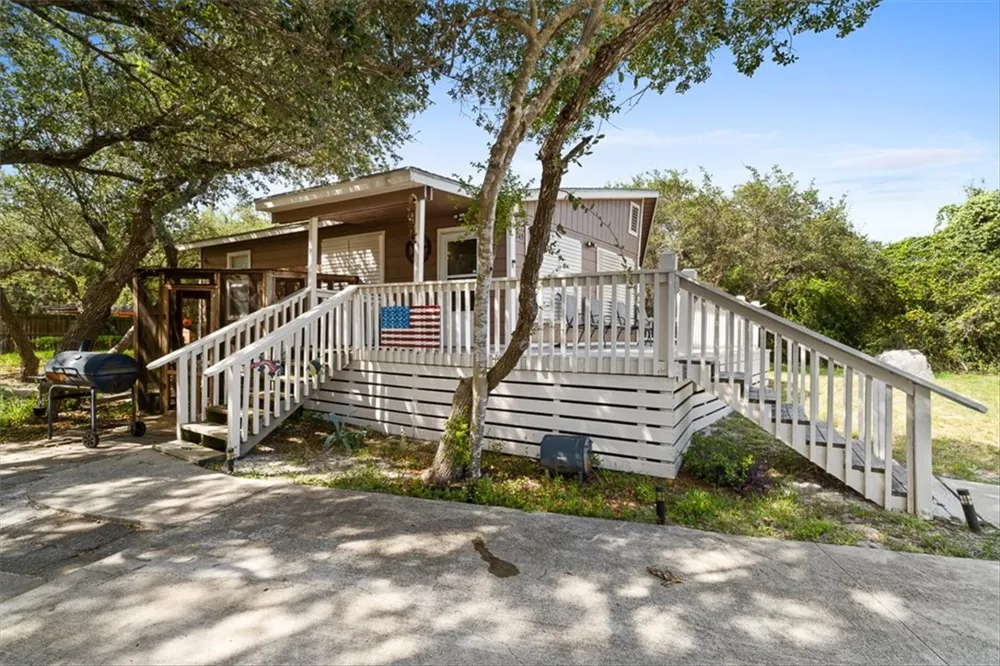 245 Griffith Drive Rockport, TX 78382