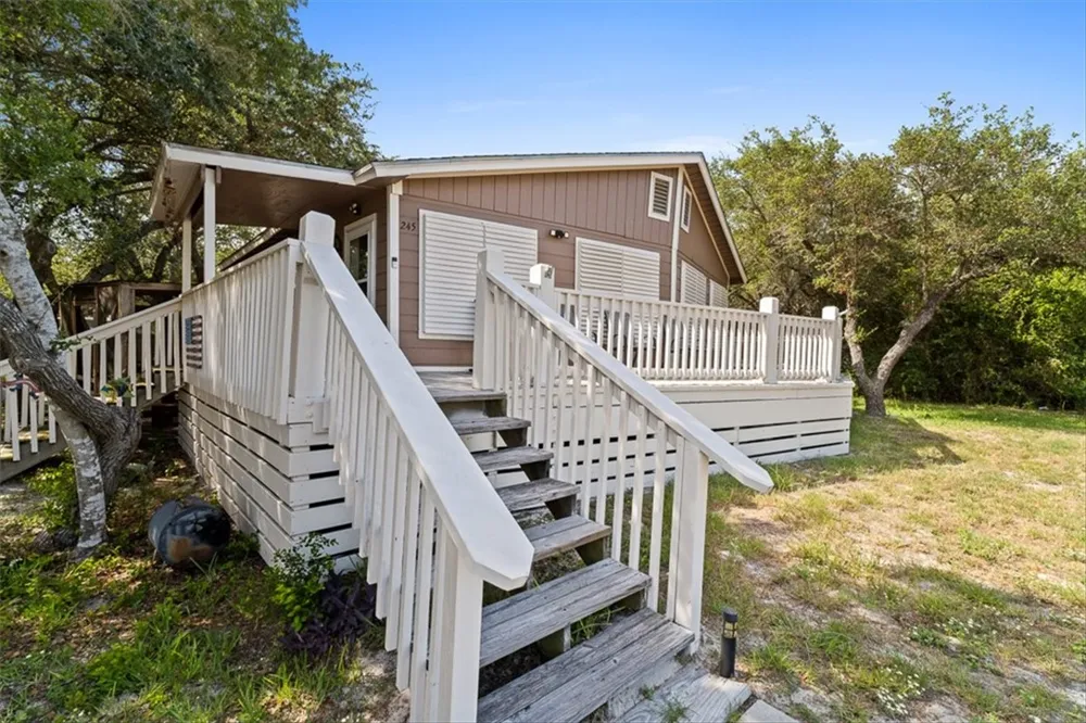 245 Griffith Drive Rockport, TX 78382