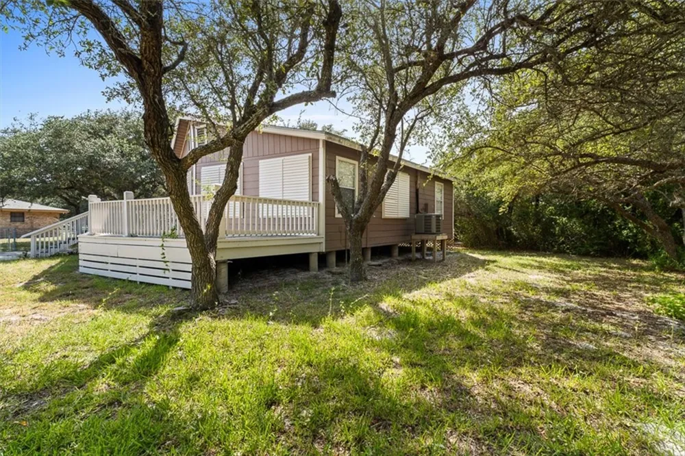 245 Griffith Drive Rockport, TX 78382