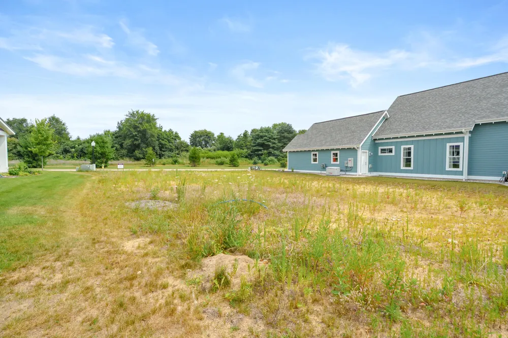 7217 Coreopsis Cove Kalamazoo, MI 49009