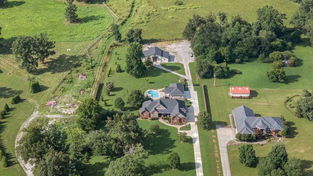 1712 Ledford Mill Rd Normandy, TN 37360