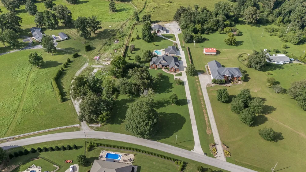 1712 Ledford Mill Rd Normandy, TN 37360