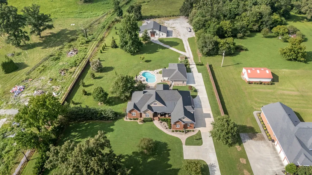 1712 Ledford Mill Rd Normandy, TN 37360