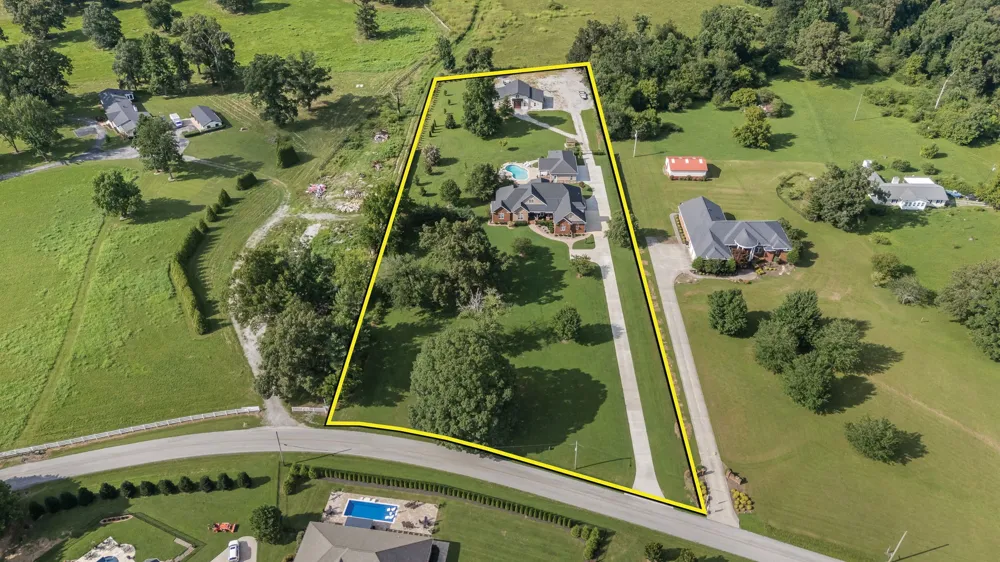 1712 Ledford Mill Rd Normandy, TN 37360