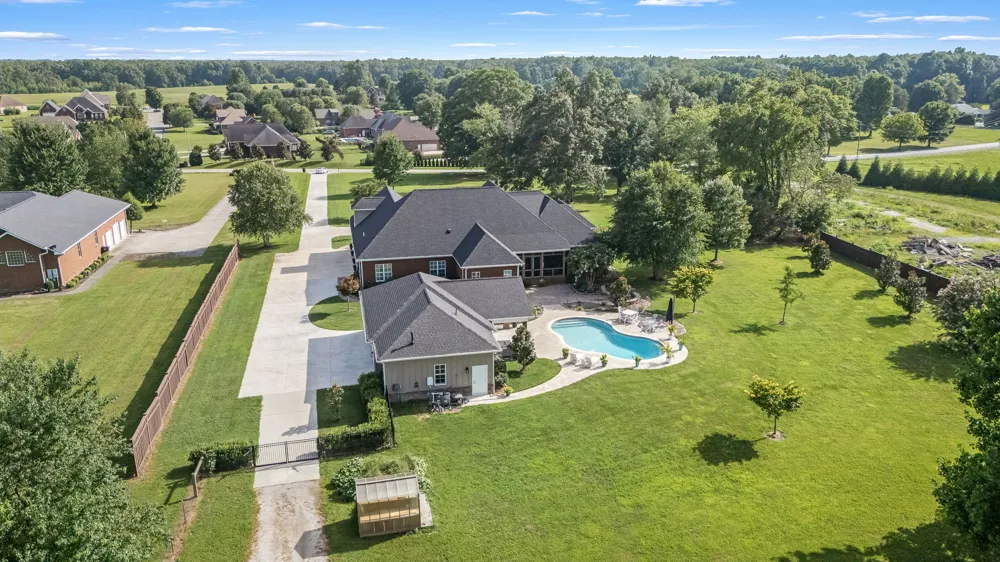 1712 Ledford Mill Rd Normandy, TN 37360