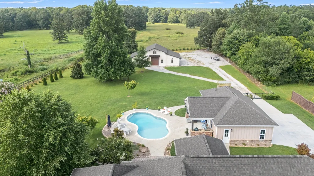 1712 Ledford Mill Rd Normandy, TN 37360