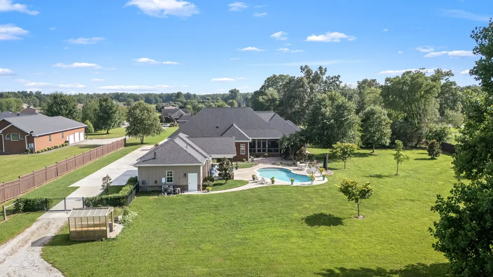 1712 Ledford Mill Rd Normandy, TN 37360