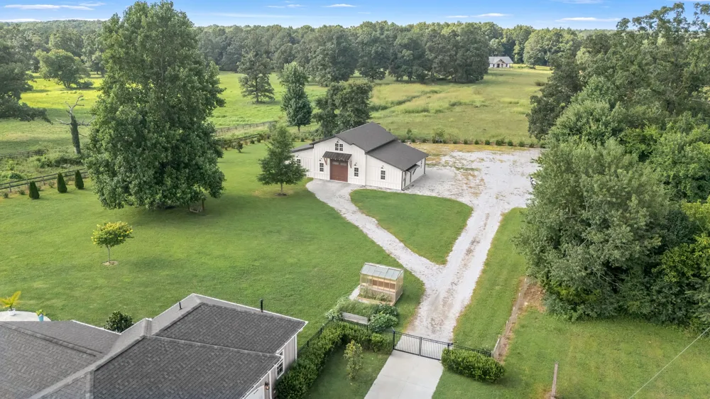 1712 Ledford Mill Rd Normandy, TN 37360