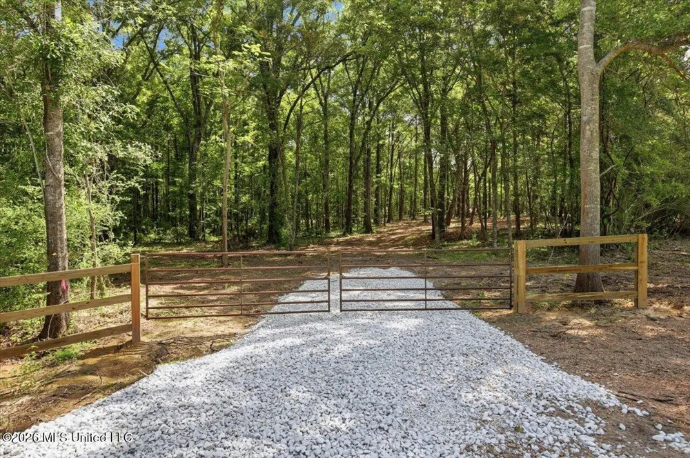 042 Potluck Road Canton, MS 39046