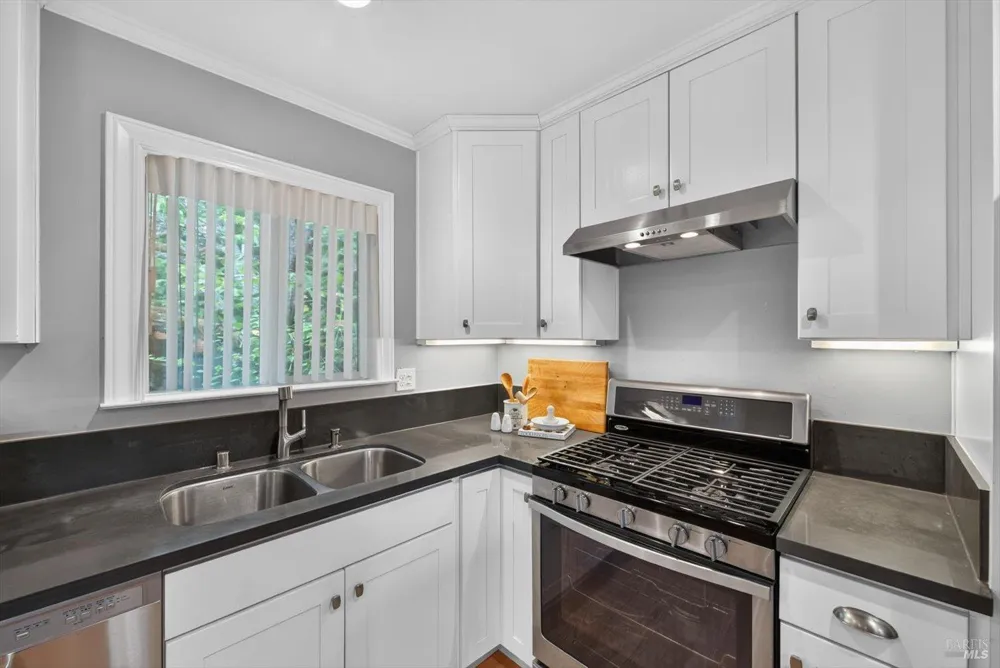 1703 Crinella Drive St. Helena, CA 94574