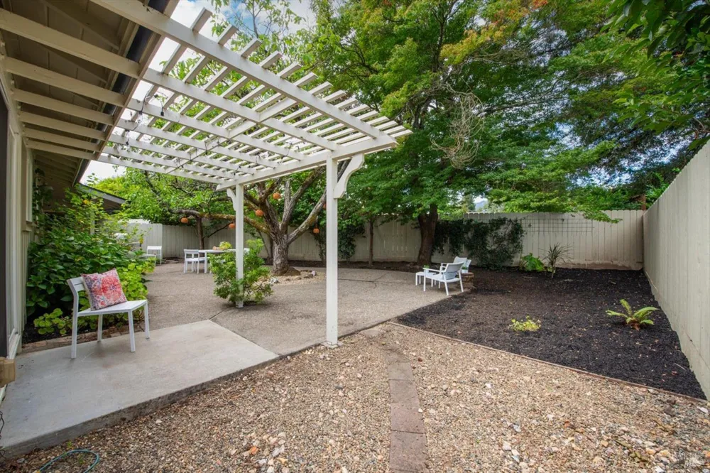 1703 Crinella Drive St. Helena, CA 94574