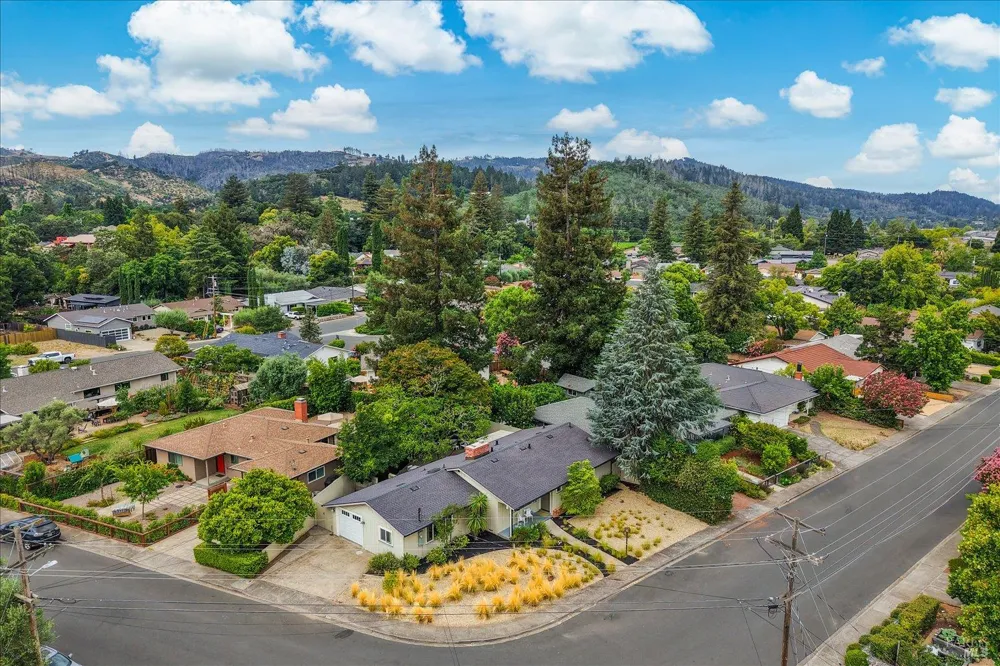 1703 Crinella Drive St. Helena, CA 94574