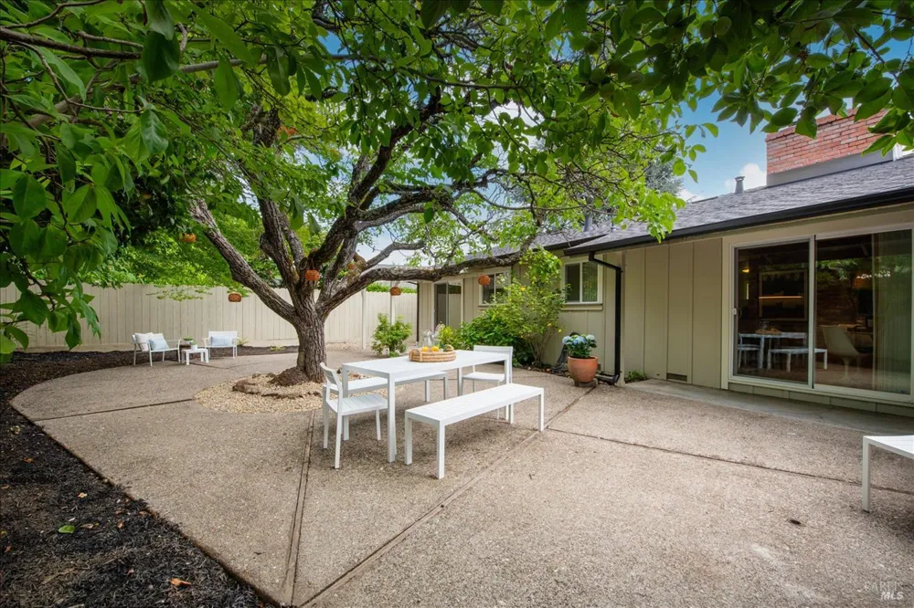 1703 Crinella Drive St. Helena, CA 94574