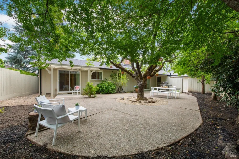 1703 Crinella Drive St. Helena, CA 94574