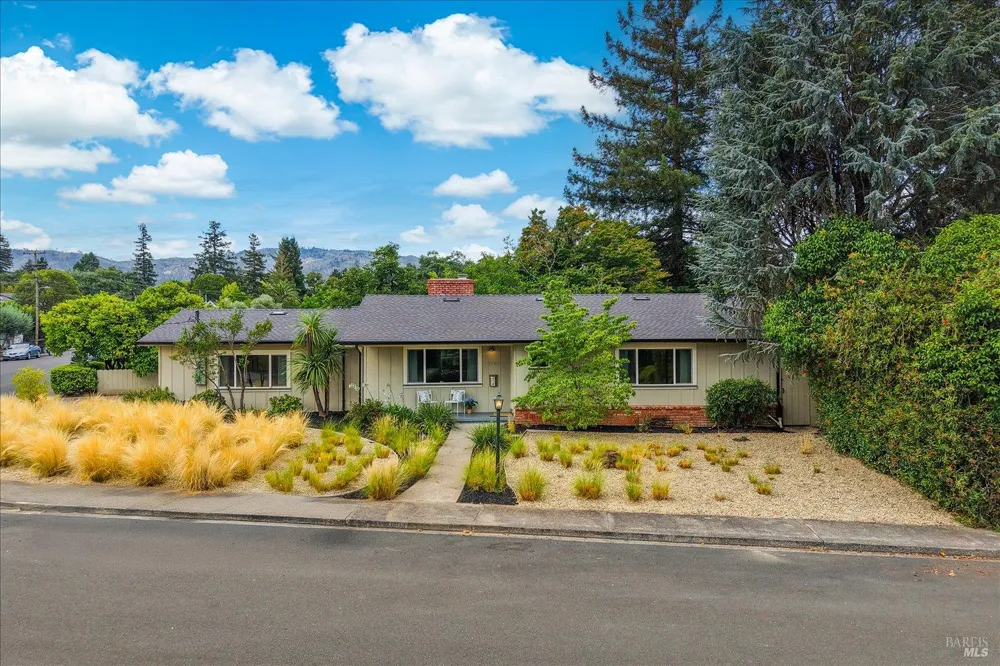 1703 Crinella Drive St. Helena, CA 94574