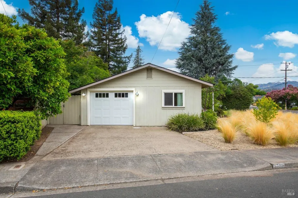1703 Crinella Drive St. Helena, CA 94574