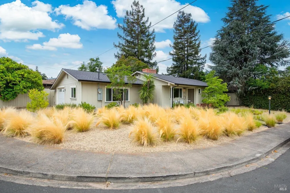 1703 Crinella Drive St. Helena, CA 94574