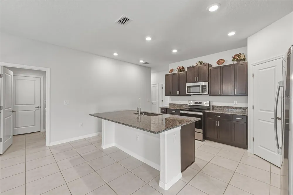 4334 TROTTERS WAY Lakeland, FL 33801